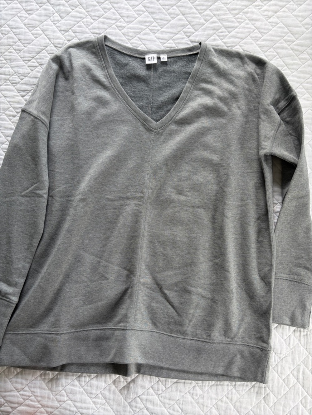 GAP lightweight v-neck sweatshirt women’s size Medium